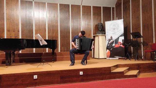 Izvođenje klasične muzike na harmonici